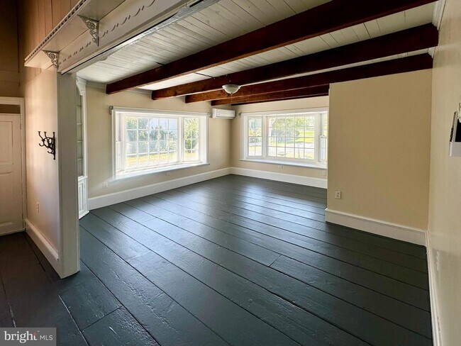 Building Photo - 25 Main St