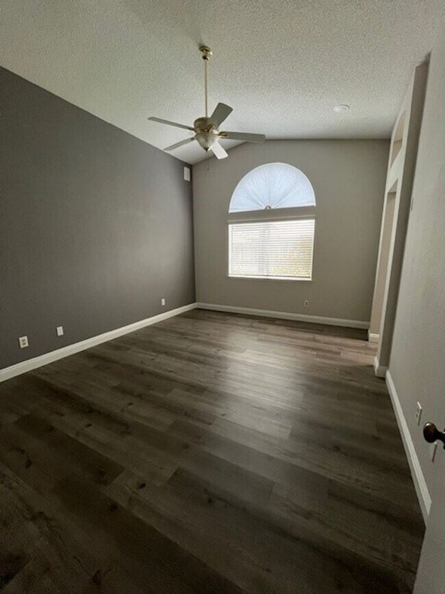 Foto del edificio - 8621 Willow Spring Ct