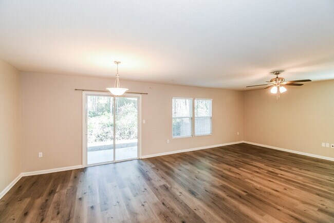 Building Photo - 1981 April Oaks Dr