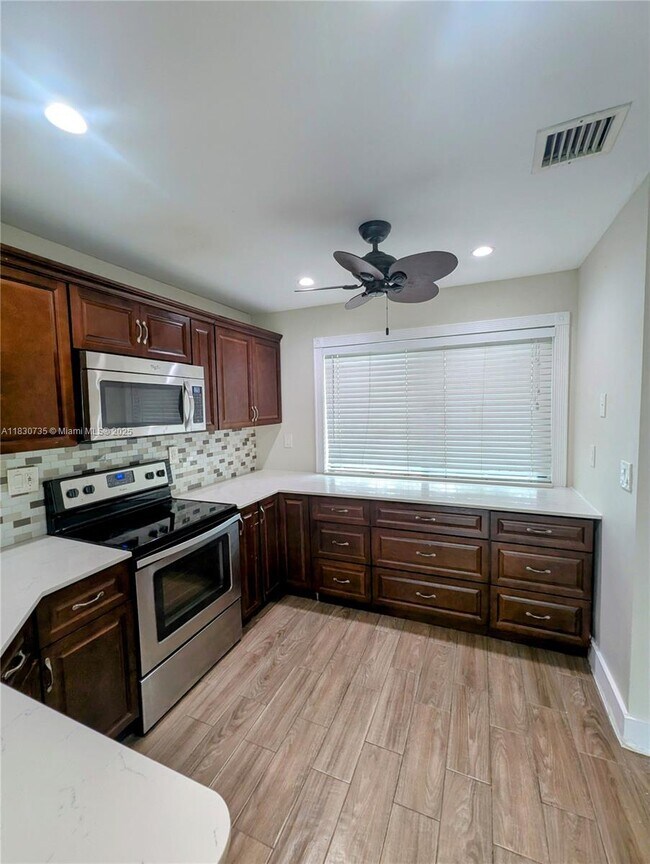 Foto del edificio - 9579 SW 1st Ct