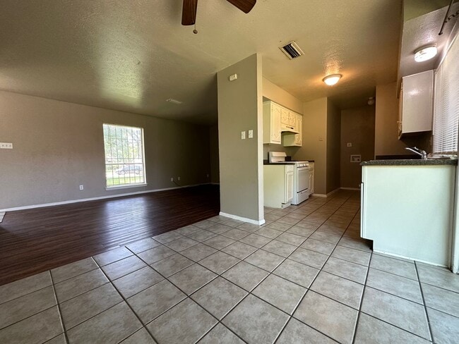Foto del edificio - 7445 Hillstar Cir
