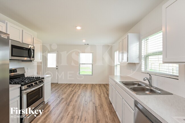 Building Photo - 302 Pickwick Gdns Ln