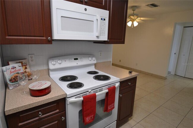 Building Photo - 2357 White Oak Cir