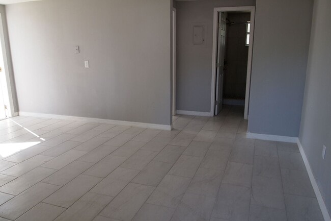 Foto del edificio - One bedroom duplex close to downtown