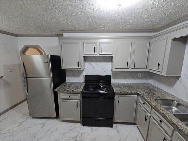 Building Photo - 9010 Linda Vista Rd