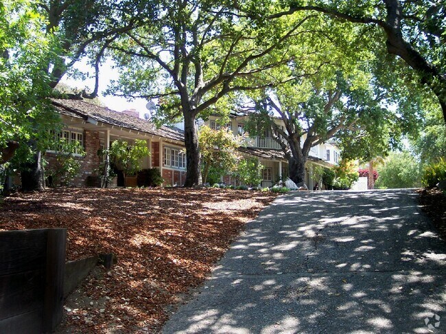 Building Photo - 5887 Arboretum Dr