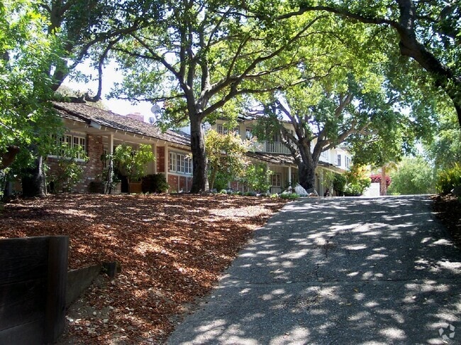 Building Photo - 5887 Arboretum Dr