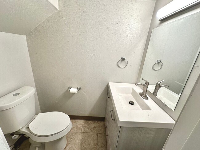 Building Photo - 3822 Southway Dr