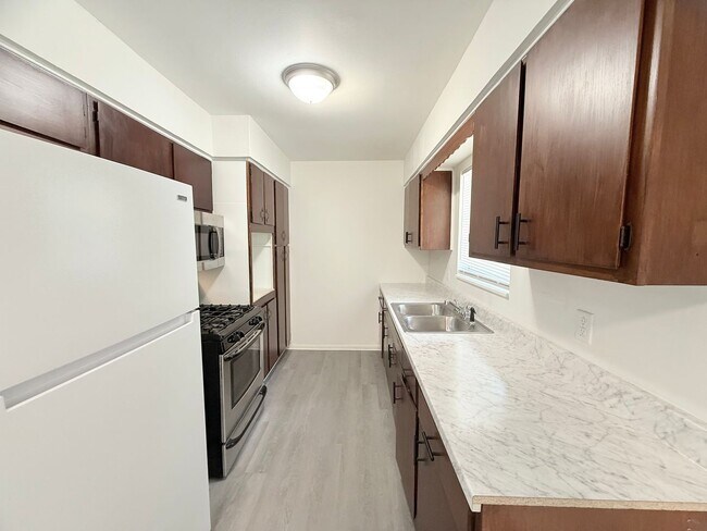 Building Photo - 3-Bedroom Home Near NAS Whiting