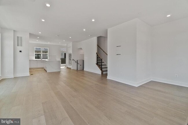 Building Photo - 5353 ZENITH OVLK