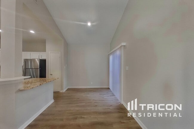 Building Photo - 1121 Cypress Ln