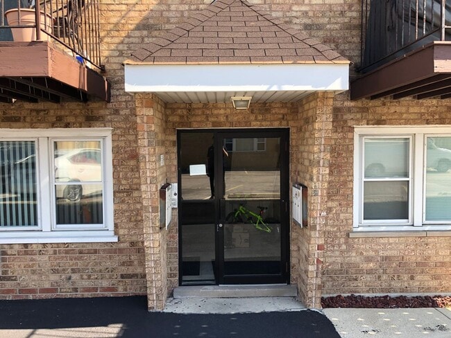 Building Photo - Bright 1bedroom/1bath Apartment Close to T...