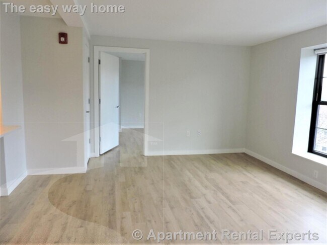 Building Photo - 10 Soden St