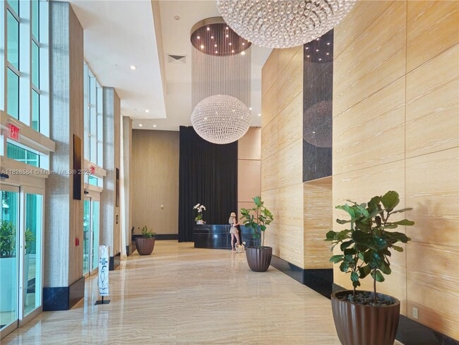 Building Photo - 950 Brickell Bay Dr