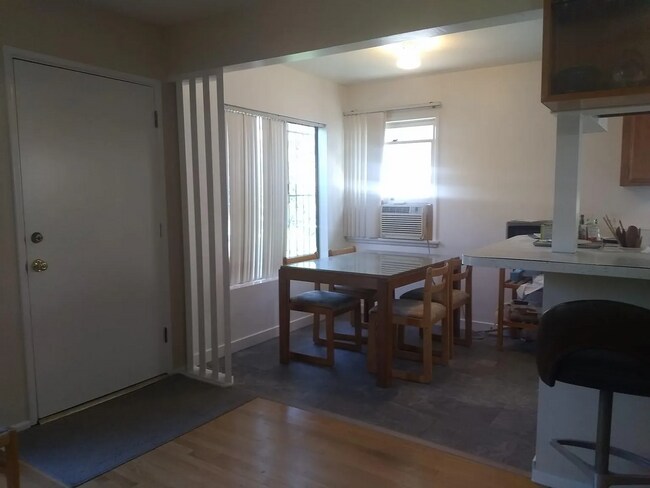 Foto del edificio - 2471 Riverside Pl