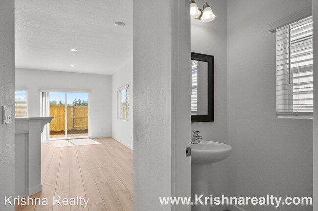 Building Photo - 3 br, 2.5 bath House - 2813 South Magnolia...