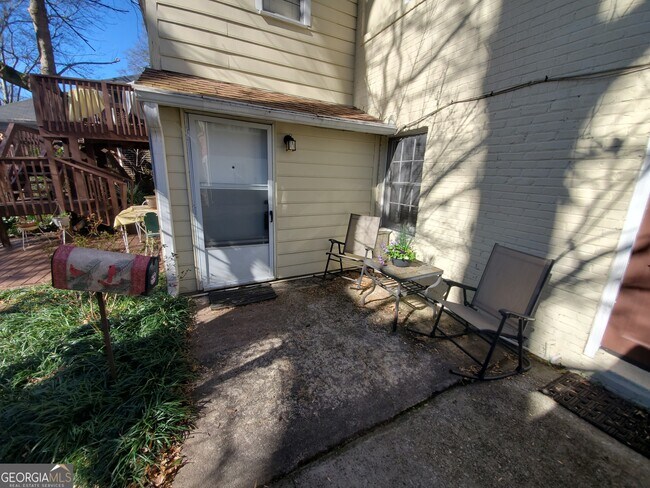 Building Photo - 2111 Fairhaven Cir NE