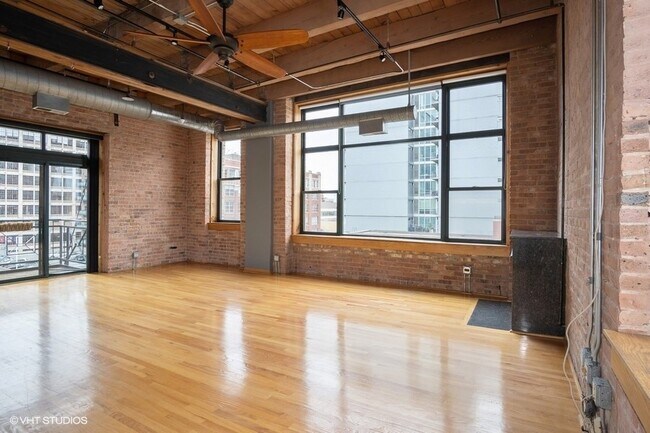 Building Photo - 701 W Jackson Blvd