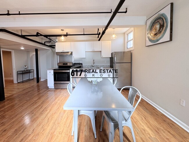 Building Photo - 140 Commonwealth Ave