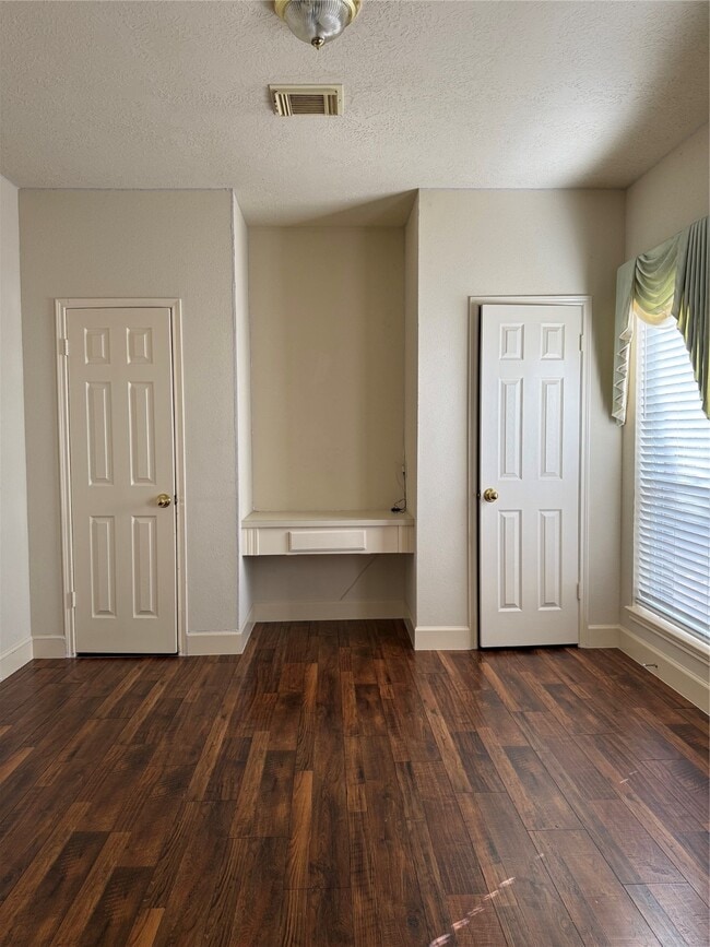 Building Photo - 9731 New Kent Dr