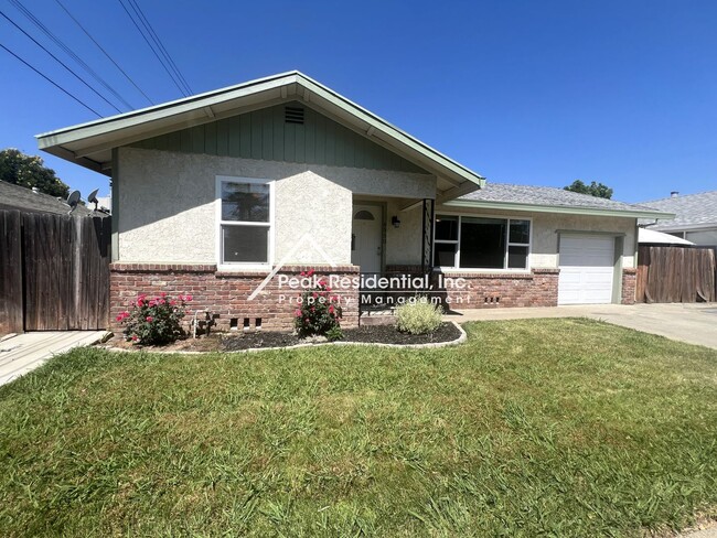 Building Photo - Updated 2bd/1 Tahoe Park Area Home