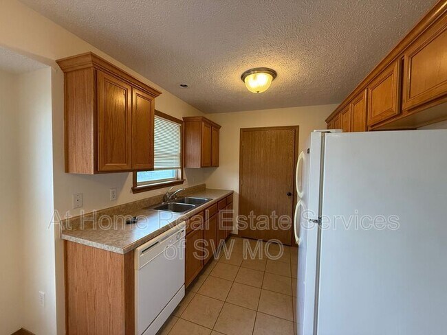 Building Photo - 864 Lorenza Dr