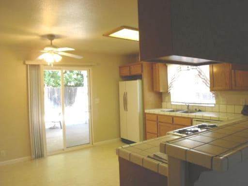 Building Photo - Terrific 3 Bed/2 Bath Home in Great Neighb...