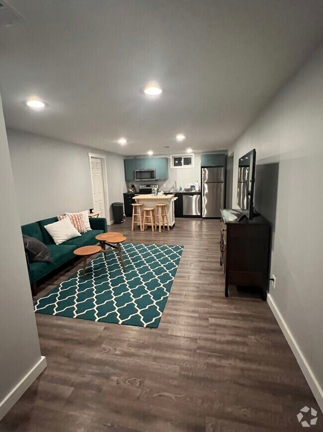 Wollenwebers Broadway Heights Student Apartments for Rent Englewood