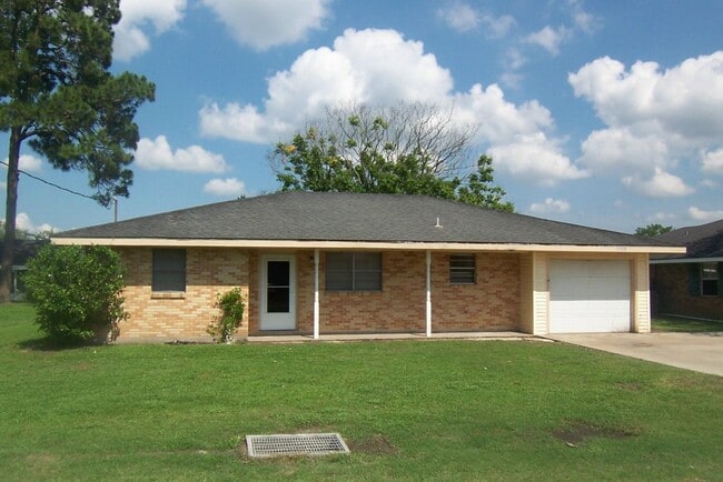Building Photo - 1123 W Camellia Dr