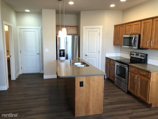 Building Photo - 3 Orchard Park Dr