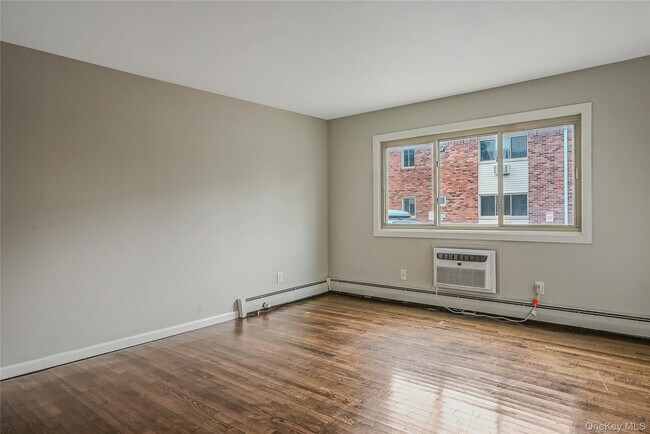 Foto del edificio - 2453 Union Blvd