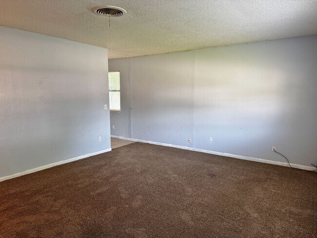 Building Photo - 2 bed 1 bath home in Hillcrest!