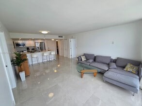 Building Photo - 7601 E Treasure Dr
