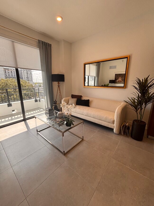 Building Photo - 1904 Monroe St