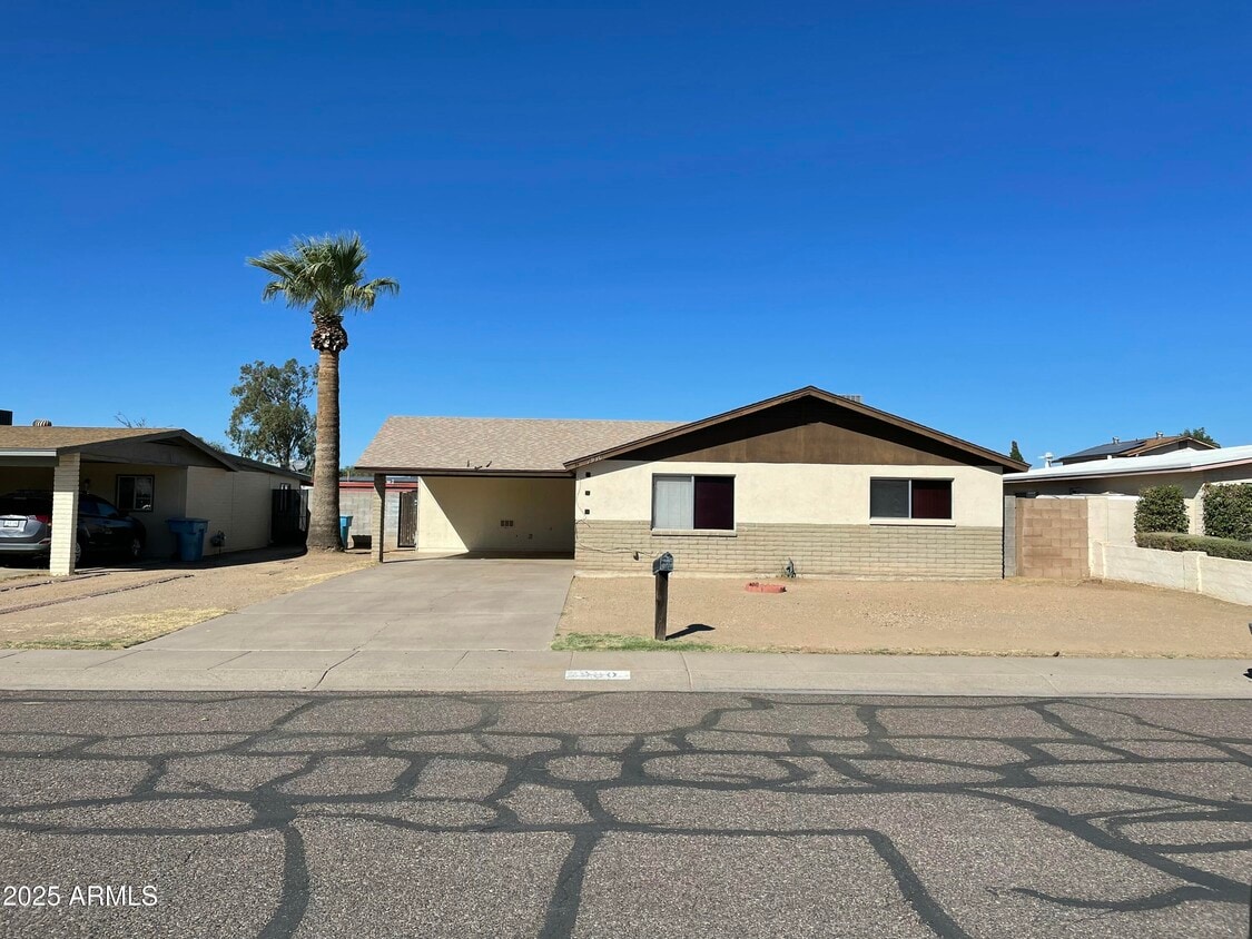 Foto principal - 2930 W Laurel Ln