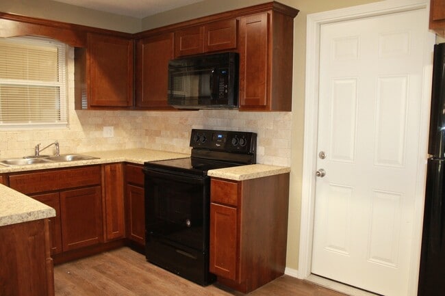 Building Photo - Much Better Than NEW!!! 3 beds, 1 1/2 Baths