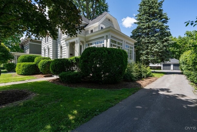 Building Photo - 160 Ten Eyck St