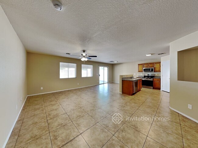 Building Photo - 5946 N 74th Dr