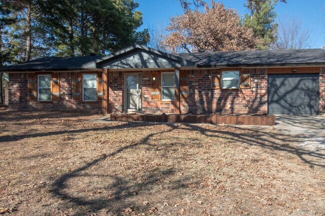 Foto del edificio - Stunning home in Choctaw with 3 bedrooms a...