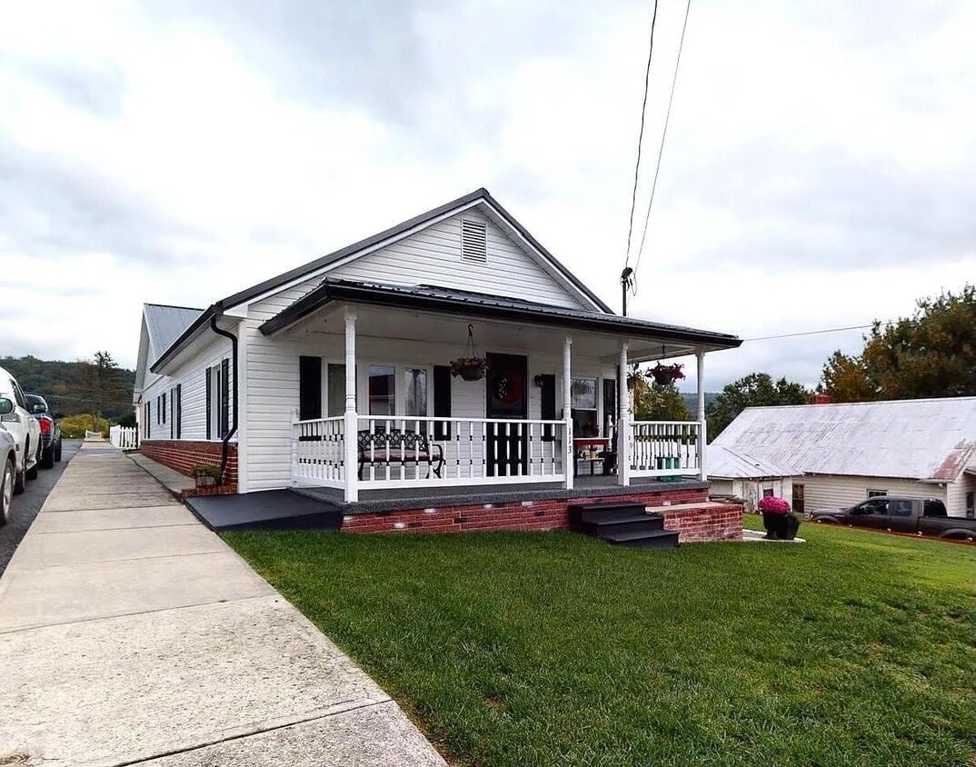 113 Grant St, Petersburg, WV 26847 House Rental in Petersburg, WV