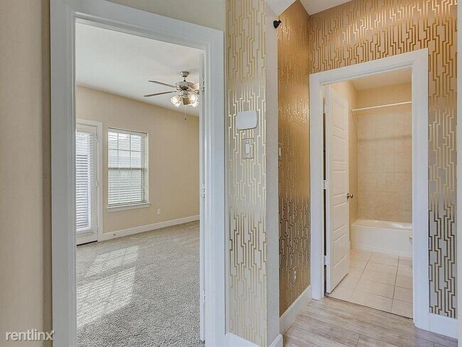 Foto del edificio - 3 br, 3 bath House - 5876 Orion Pl