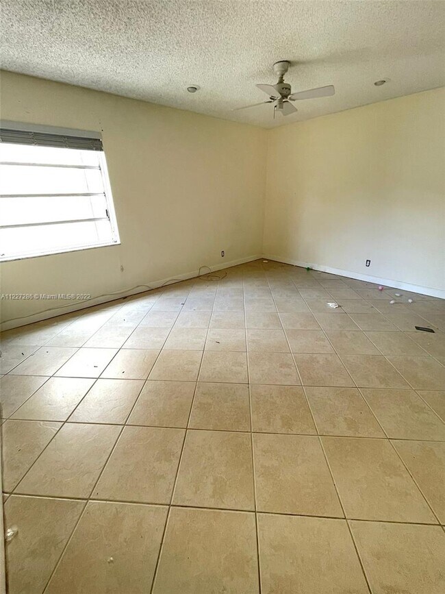 Foto del edificio - 4000 N Hills Dr