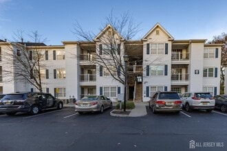 Building Photo - 828 Waterford Dr