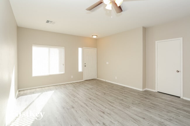 Building Photo - 6233 Highland Gardens Dr