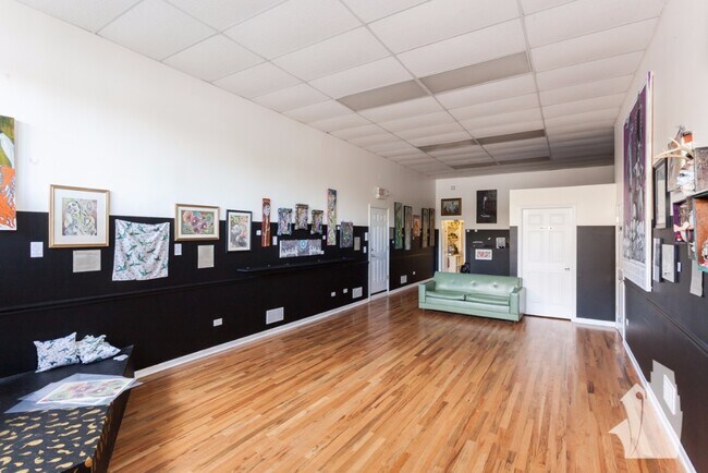 Building Photo - 1434 N Western Ave