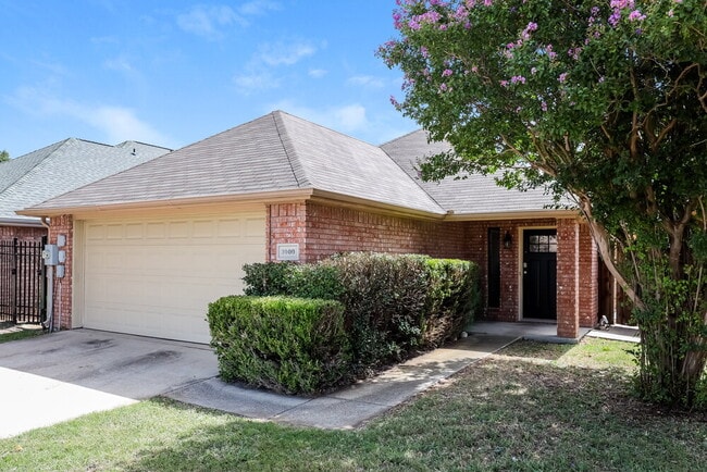 Building Photo - 3000 Huntington Ct