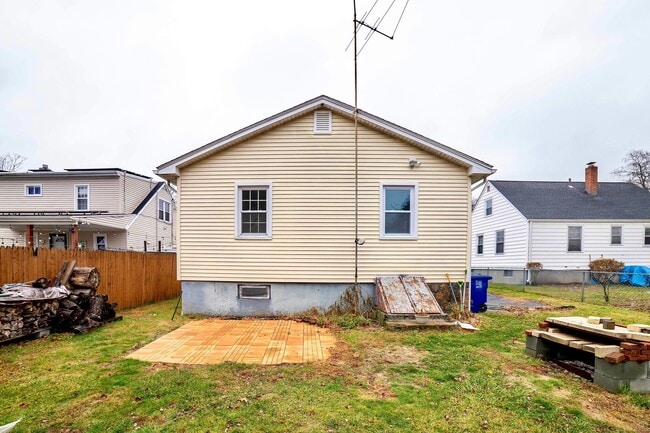 Foto del edificio - 45 Voight Ave