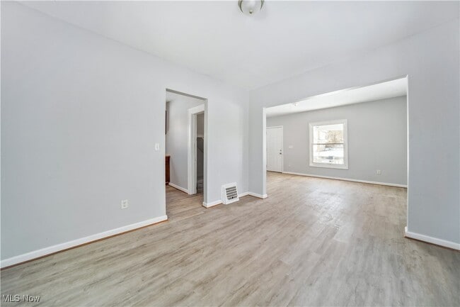 Building Photo - 702 Grace Ave