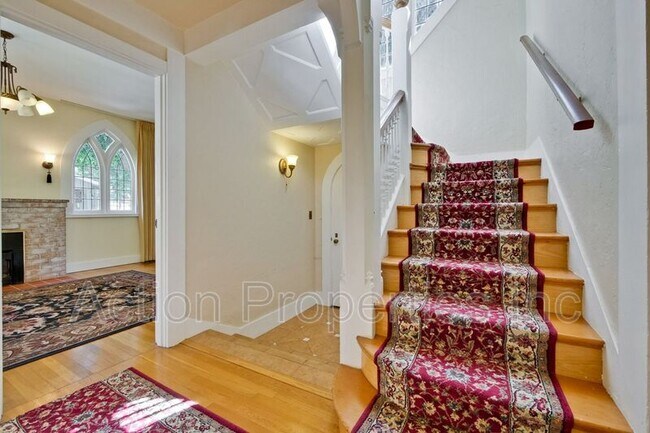Foto del edificio - 280 Leslie Ct