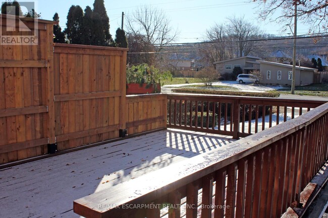 Photo du bâtiment - 205 Main St E